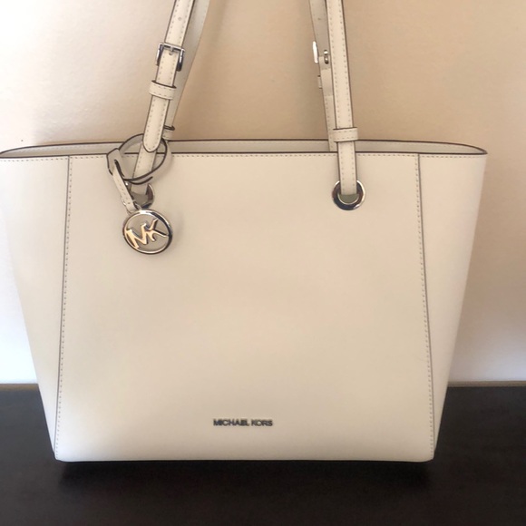 Michael Kors Handbags - NWT Michael Kors Large Leather Tote
